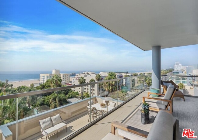 1755 Ocean Ave in Santa Monica, CA - Building Photo - Building Photo