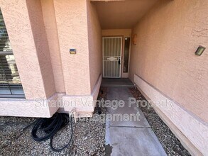 2735 E Thunderhill Pl in Phoenix, AZ - Building Photo - Building Photo