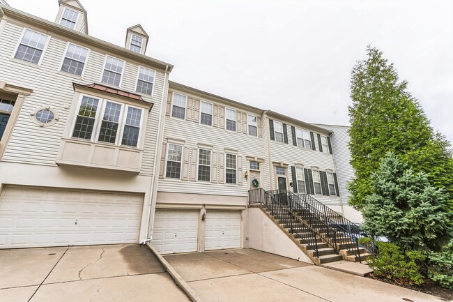 9 Honey Locust Ct in Lafayette Hill, PA - Building Photo - Building Photo