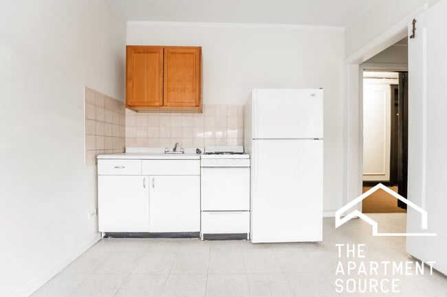 2714 N Milwaukee Ave in Chicago, IL - Foto de edificio - Building Photo