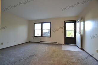 636 Meadowood Ln in Wilmington, IL - Foto de edificio - Building Photo