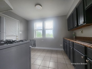 9909 S Charles St, Unit 1 in Chicago, IL - Building Photo - Building Photo