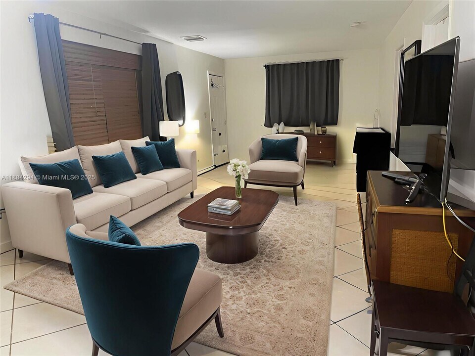 810 Finley Ct in Hollywood, FL - Building Photo