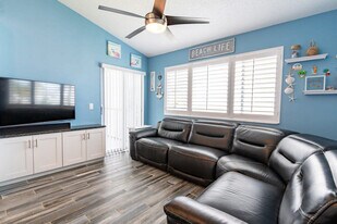 516 Beach Park Ln in Cape Canaveral, FL - Building Photo