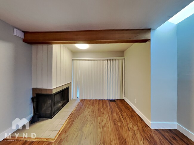 10905 NE 35th Pl in Bellevue, WA - Building Photo - Building Photo