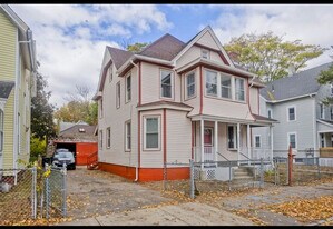 130 Bowles St in Springfield, MA - Building Photo