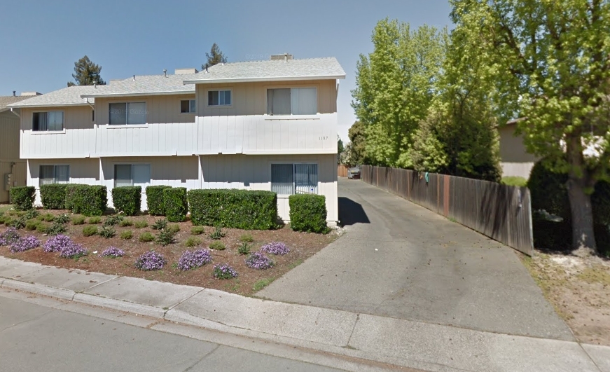 1187 Melton Dr in Yuba City, CA - Foto de edificio