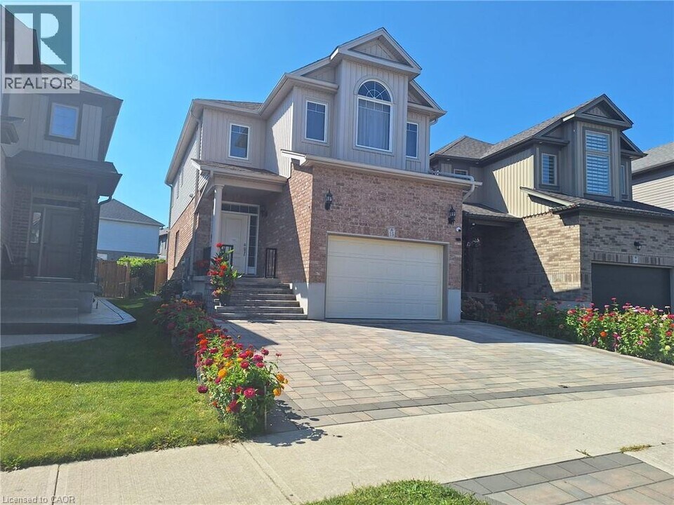 15 Spring Creek St in Kitchener, ON - Building Photo