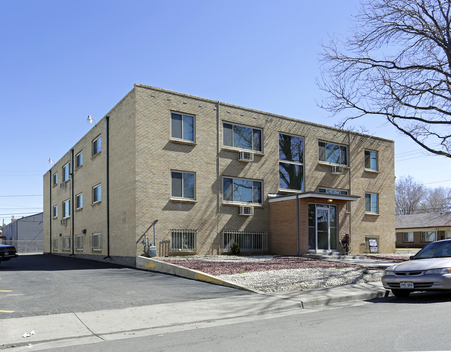 Kingston Apartments in Aurora, CO - Building Photo