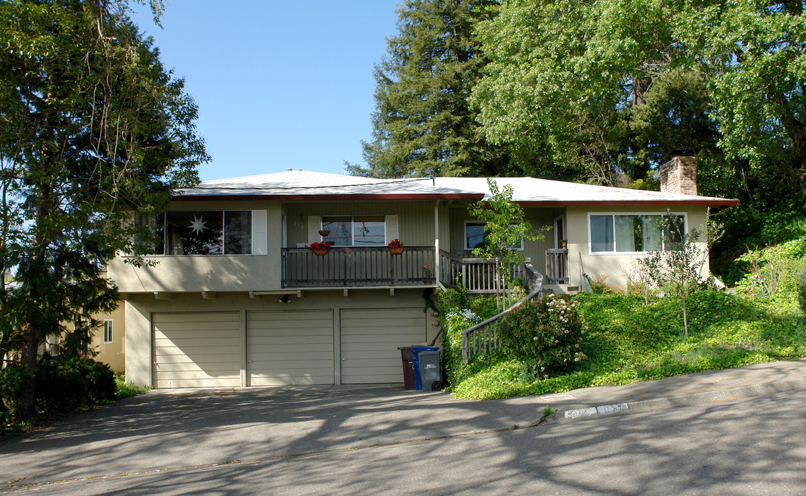 327 Sherman St in Healdsburg, CA - Building Photo