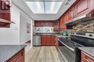 88 Alton Towers Cir in Toronto, ON - Building Photo - Building Photo