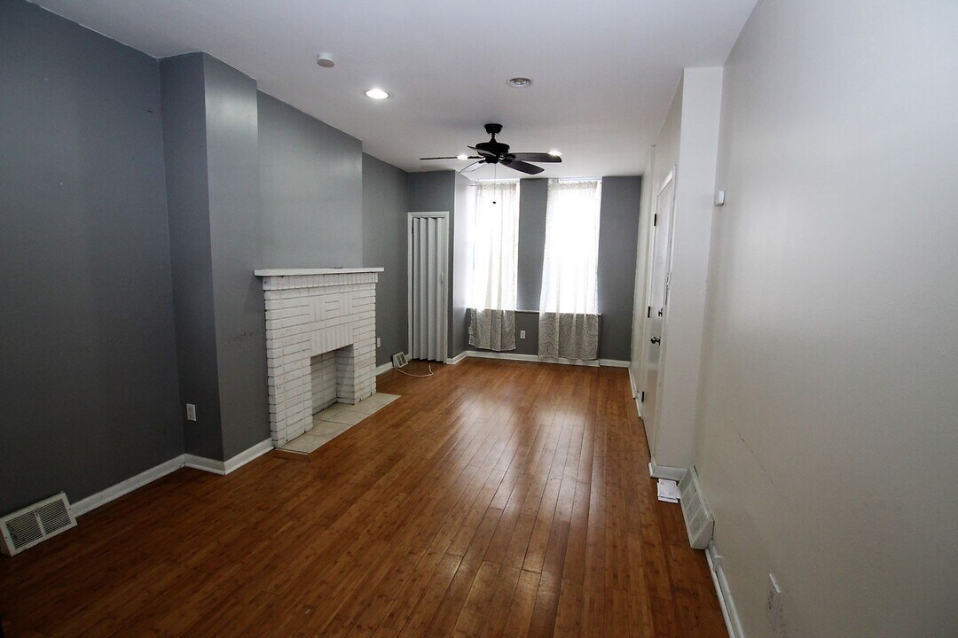 1326 Tasker St in Philadelphia, PA - Building Photo