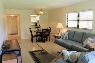 7209 Cloister Dr, Unit 102 in Sarasota, FL - Foto de edificio - Building Photo