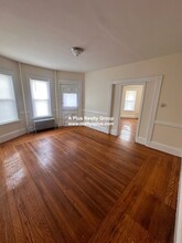 617 Hyde Park Ave, Unit #1 in Boston, MA - Foto de edificio - Building Photo