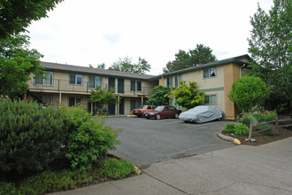 Hazelwood Manor in Portland, OR - Foto de edificio - Building Photo