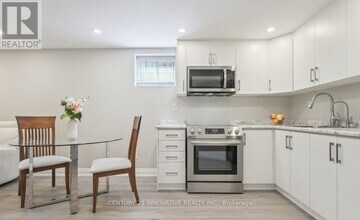 1151 Lindsay Dr in Oakville, ON - Building Photo - Building Photo