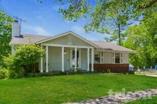 2415 Sarthe Ct in Maryland Heights, MO - Building Photo