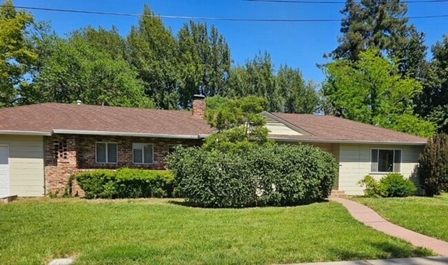 785 Sierra View Way