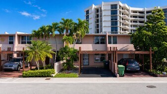 6326 SW 139th Ct in Miami, FL - Building Photo