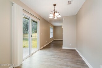 6353 Tree Top Cir W in Jacksonville, FL - Building Photo - Building Photo