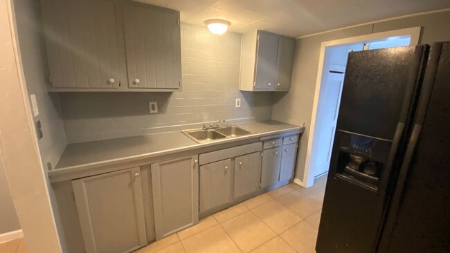 3912 N Atlantic Ave in Peoria Heights, IL - Building Photo - Building Photo