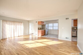 24 Hollow Wood Ln in Greenwich, CT - Building Photo - Building Photo