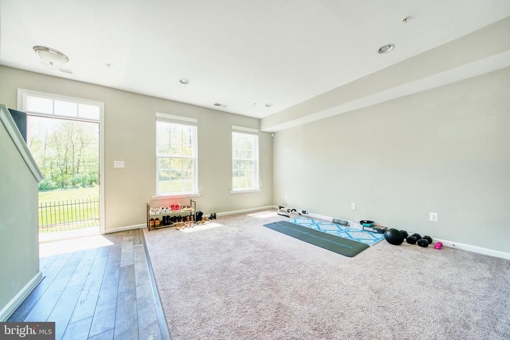 18318 Woodhouse Ln in Germantown, MD - Building Photo