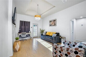 4915 N Aguajito St in Edinburg, TX - Building Photo - Building Photo