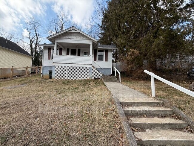 330 Montgomery Ave in Staunton, VA - Building Photo - Building Photo