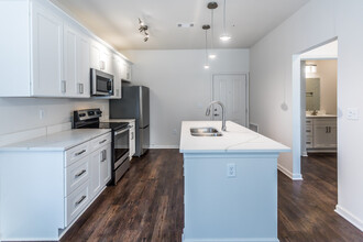 Peabody Falls Apartments in Memphis, TN - Building Photo - Interior Photo