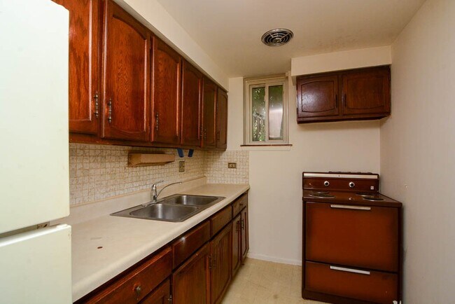3825 N Pine Grove Ave in Chicago, IL - Building Photo - Building Photo