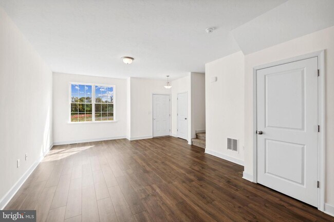 3807 Castle Dr in Dover, PA - Building Photo - Building Photo
