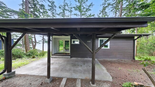 1628 Polnell Rd in Oak Harbor, WA - Building Photo - Building Photo