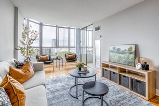 2 Silver Maple Court in Brampton, ON - Building Photo