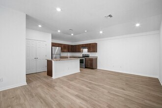 341-343 Reeves St in Lehigh Acres, FL - Building Photo - Building Photo