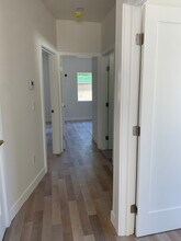 19507 Enadia Way in Reseda, CA - Foto de edificio - Building Photo