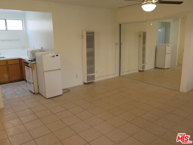 12492 Gilmore Ave in Los Angeles, CA - Building Photo - Building Photo