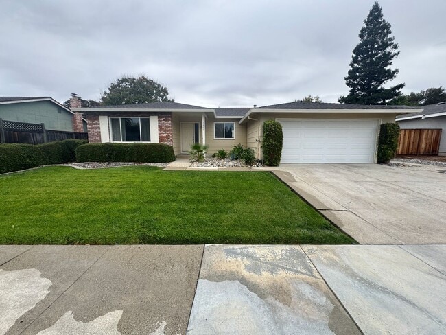 7460 Filice Dr in Gilroy, CA - Building Photo - Building Photo