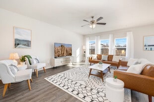 930 E Swift Dr in Fayetteville, AR - Building Photo