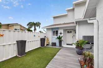 6537 Cape Hatteras Way NE in St. Petersburg, FL - Building Photo - Building Photo