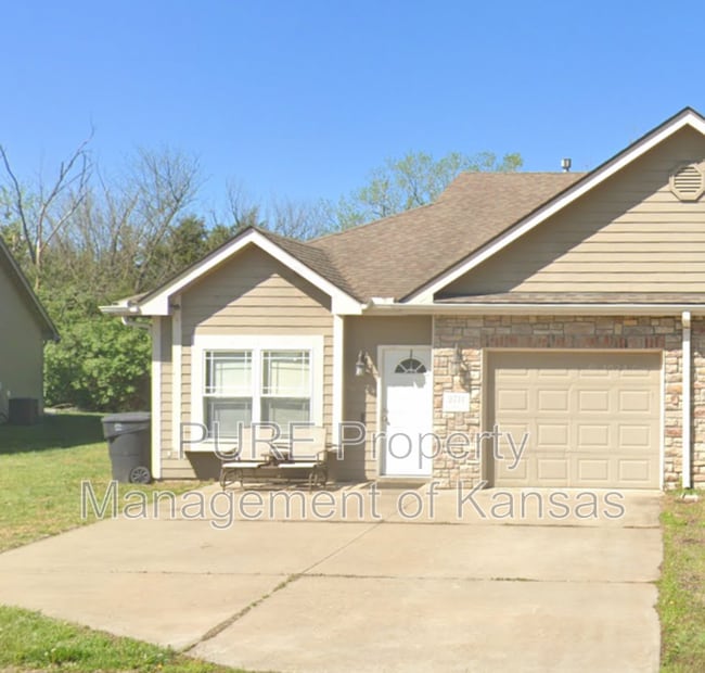 property at 2711 SE Taurus Ct