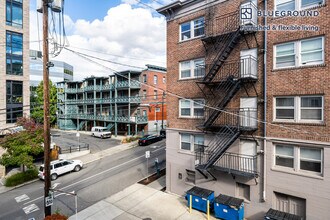 526 Yale Ave N in Seattle, WA - Building Photo - Building Photo