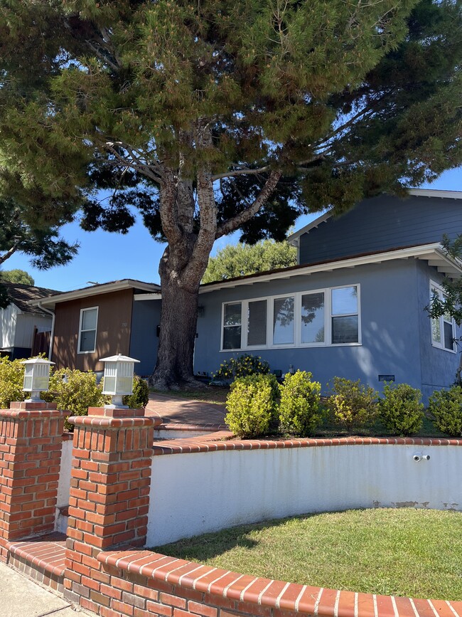 7301 W 88th St in Los Angeles, CA - Foto de edificio - Building Photo
