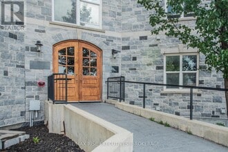 313-539 Armstrong Rd in Kingston, ON - Building Photo - Building Photo