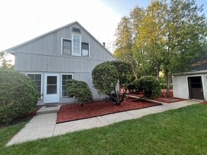 14935 W Old School Rd in Libertyville, IL - Building Photo - Building Photo