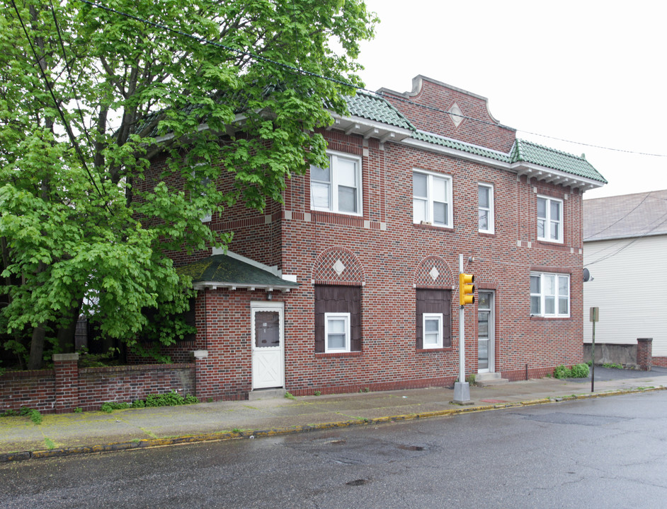 104 Midland Ave in Garfield, NJ - Foto de edificio