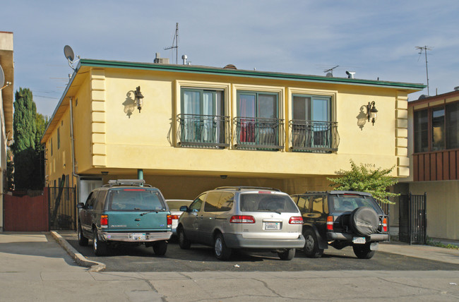 1054 S Wooster St in Los Angeles, CA - Foto de edificio - Building Photo