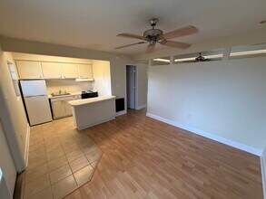421 S Hyer Ave, Unit D in Orlando, FL - Building Photo - Building Photo