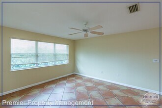 521 96th Ave N in Naples, FL - Building Photo - Building Photo