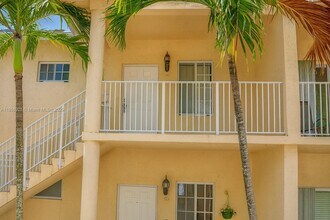 6972 NW 179th St in Hialeah, FL - Building Photo - Building Photo